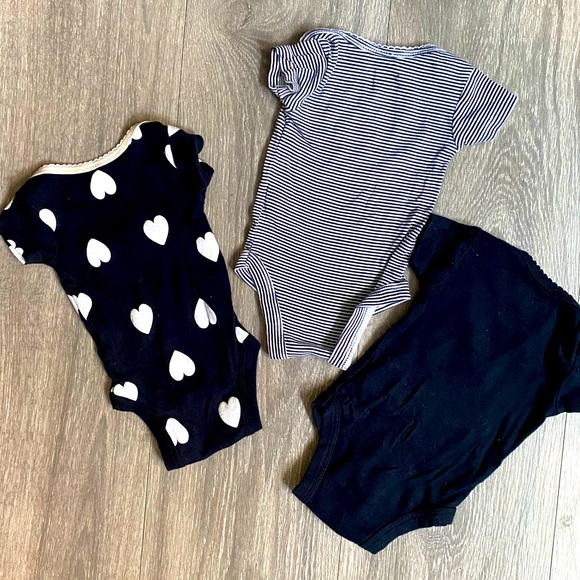 Babygirl Newborn Bundle⭐️ 6 PIECES! Onesies, footie pajamas & 2 piece matching⭐️ - Picture 8 of 14